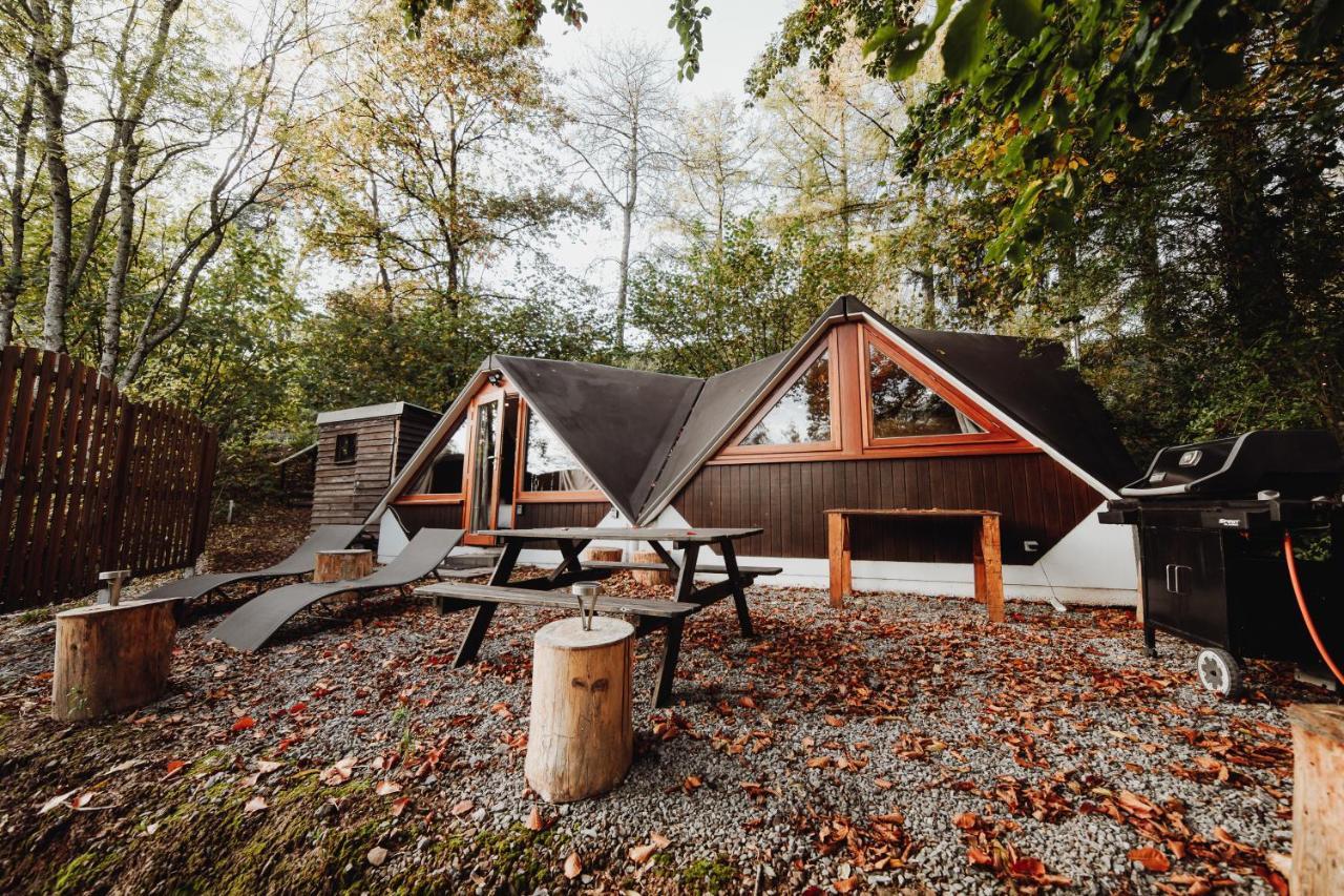 Chalet Tropical Avec Bain A Bulles - In The Woods Gesves Exterior photo