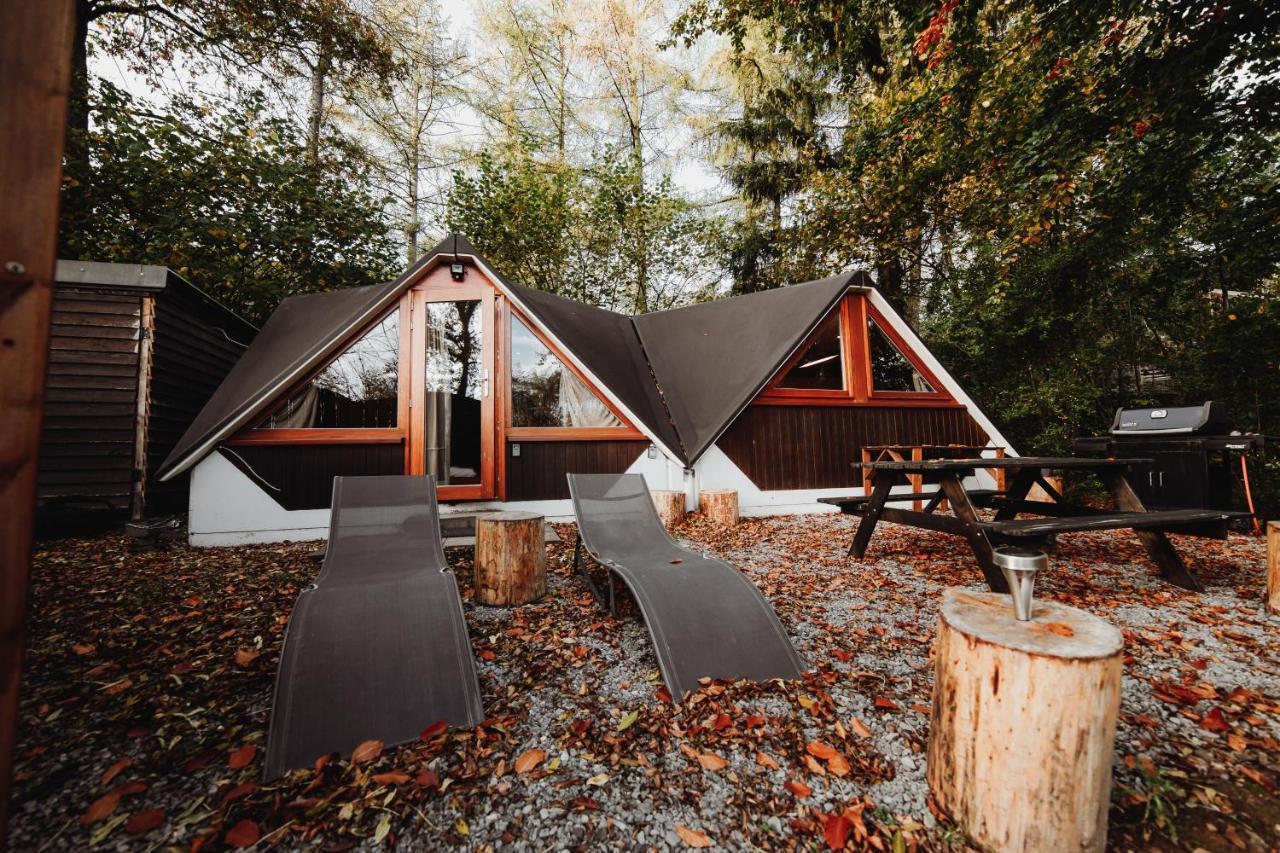 Chalet Tropical Avec Bain A Bulles - In The Woods Gesves Exterior photo
