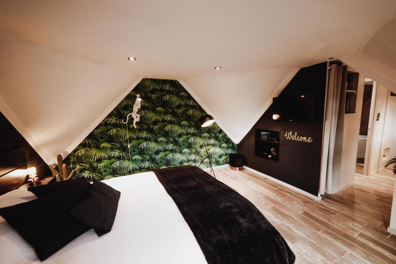 Chalet Tropical Avec Bain A Bulles - In The Woods Gesves Exterior photo