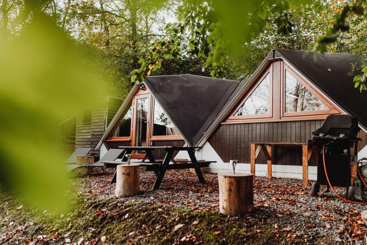 Chalet Tropical Avec Bain A Bulles - In The Woods Gesves Exterior photo